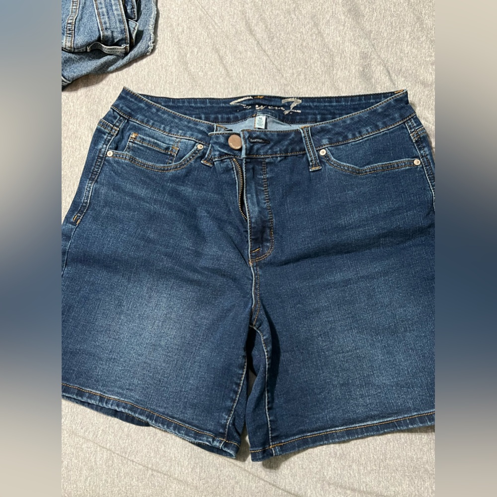 SEVEN shorts